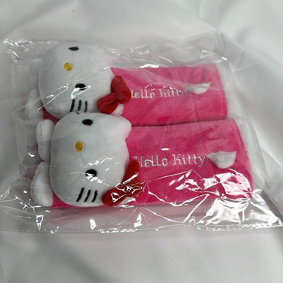 Sanrio HELLO KITTY Plush Car Seat Belt Extended Comfort Shoulder Pads - Picture 5 of 7